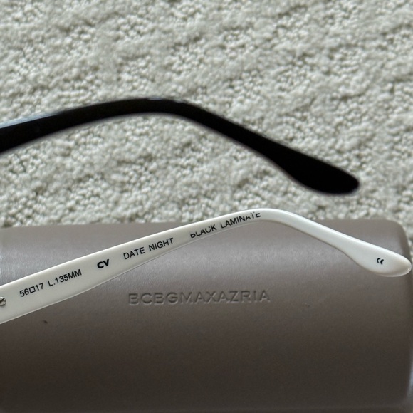 EUC/GENTLY WORN BCBGMAXAZRIA “Date Night” sunglasses with case & cleaning cloth - Picture 12 of 16